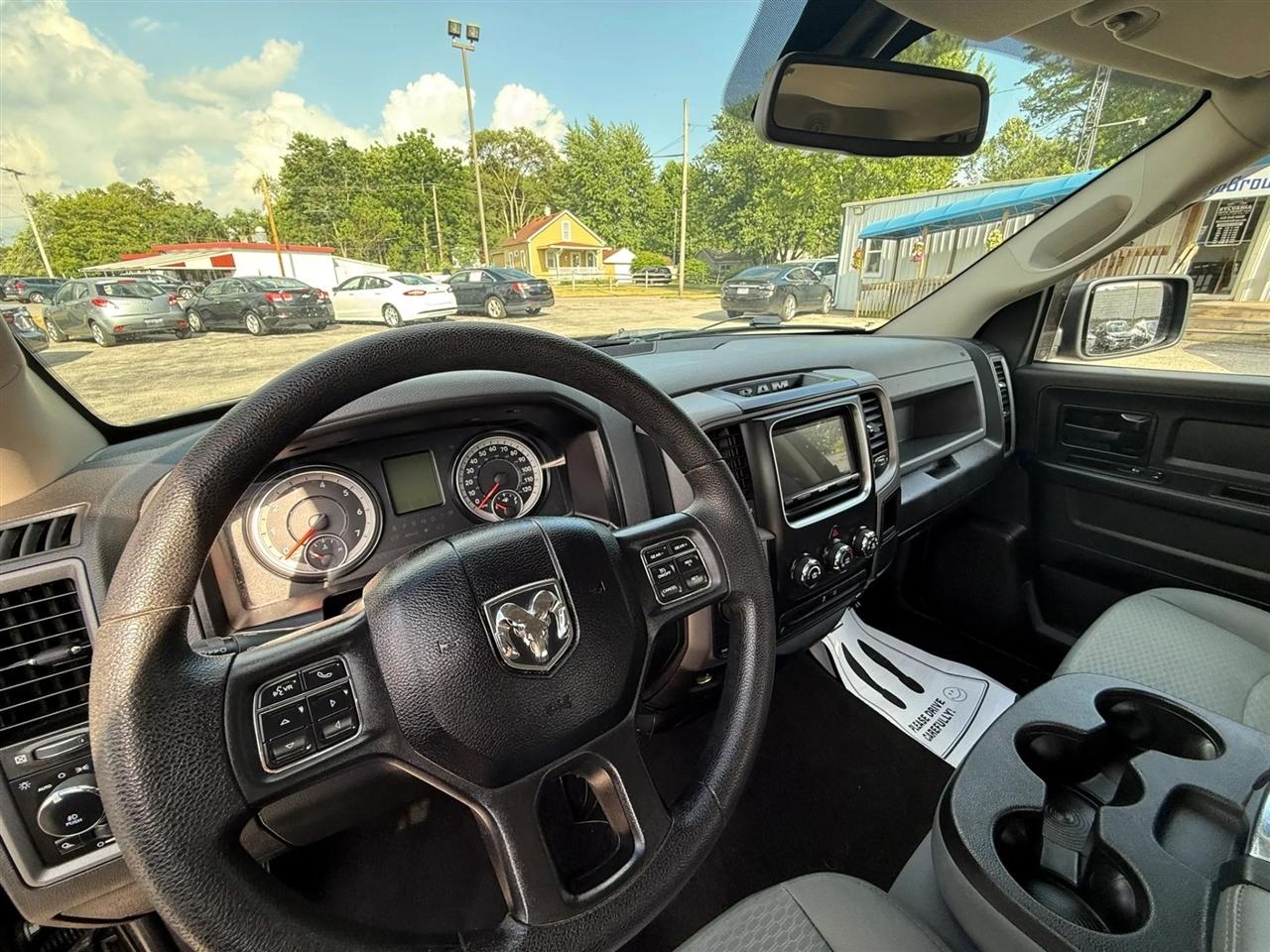 RAM 1500 Tradesman Quad Cab 4WD 2017