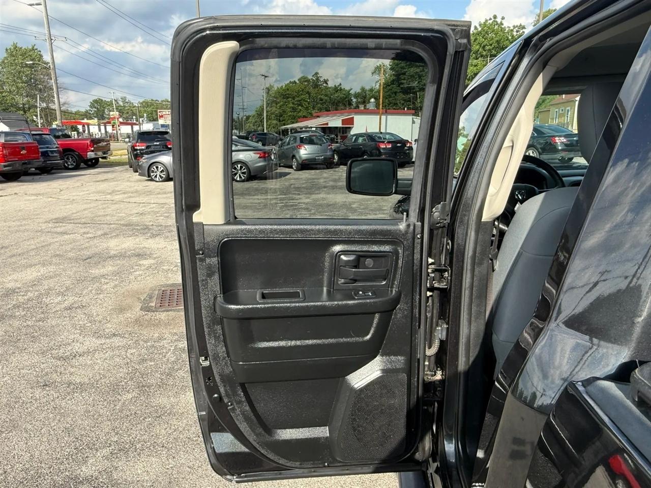 RAM 1500 Tradesman Quad Cab 4WD 2017