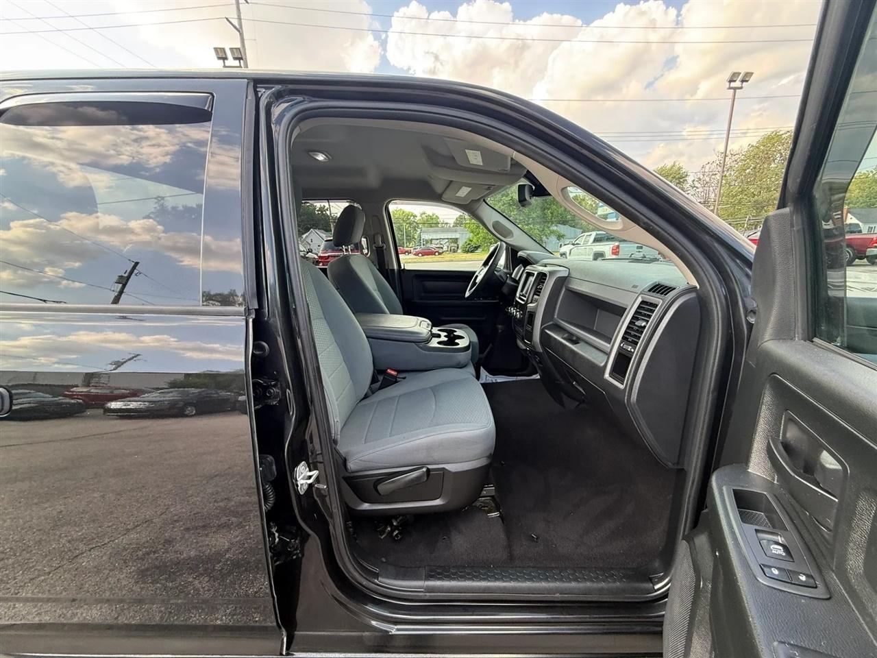RAM 1500 Tradesman Quad Cab 4WD 2017