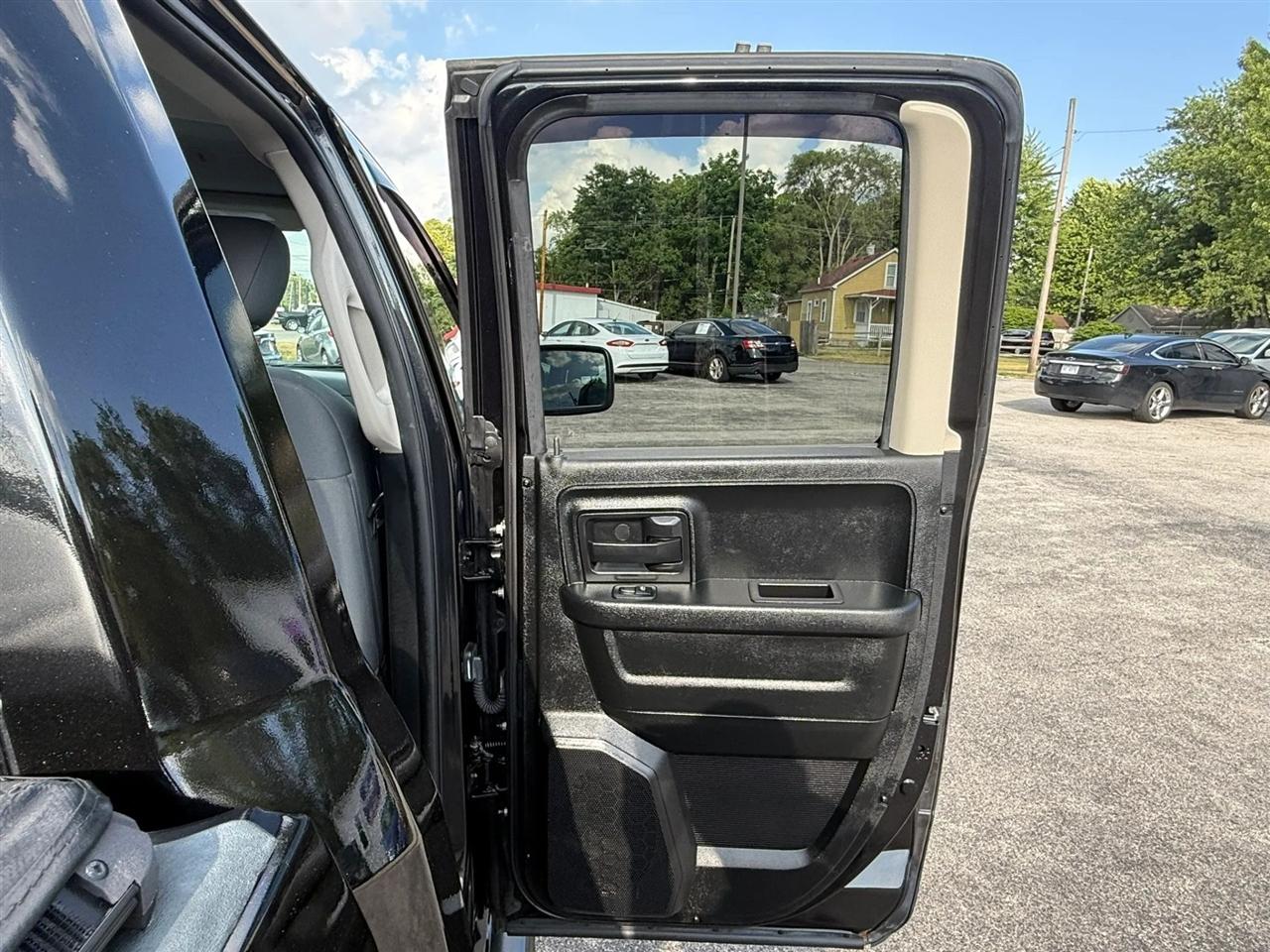 RAM 1500 Tradesman Quad Cab 4WD 2017