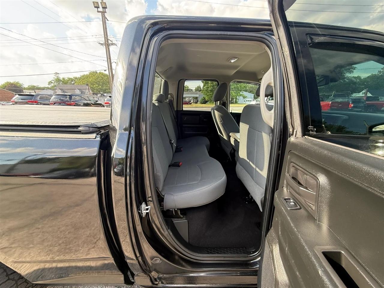 RAM 1500 Tradesman Quad Cab 4WD 2017