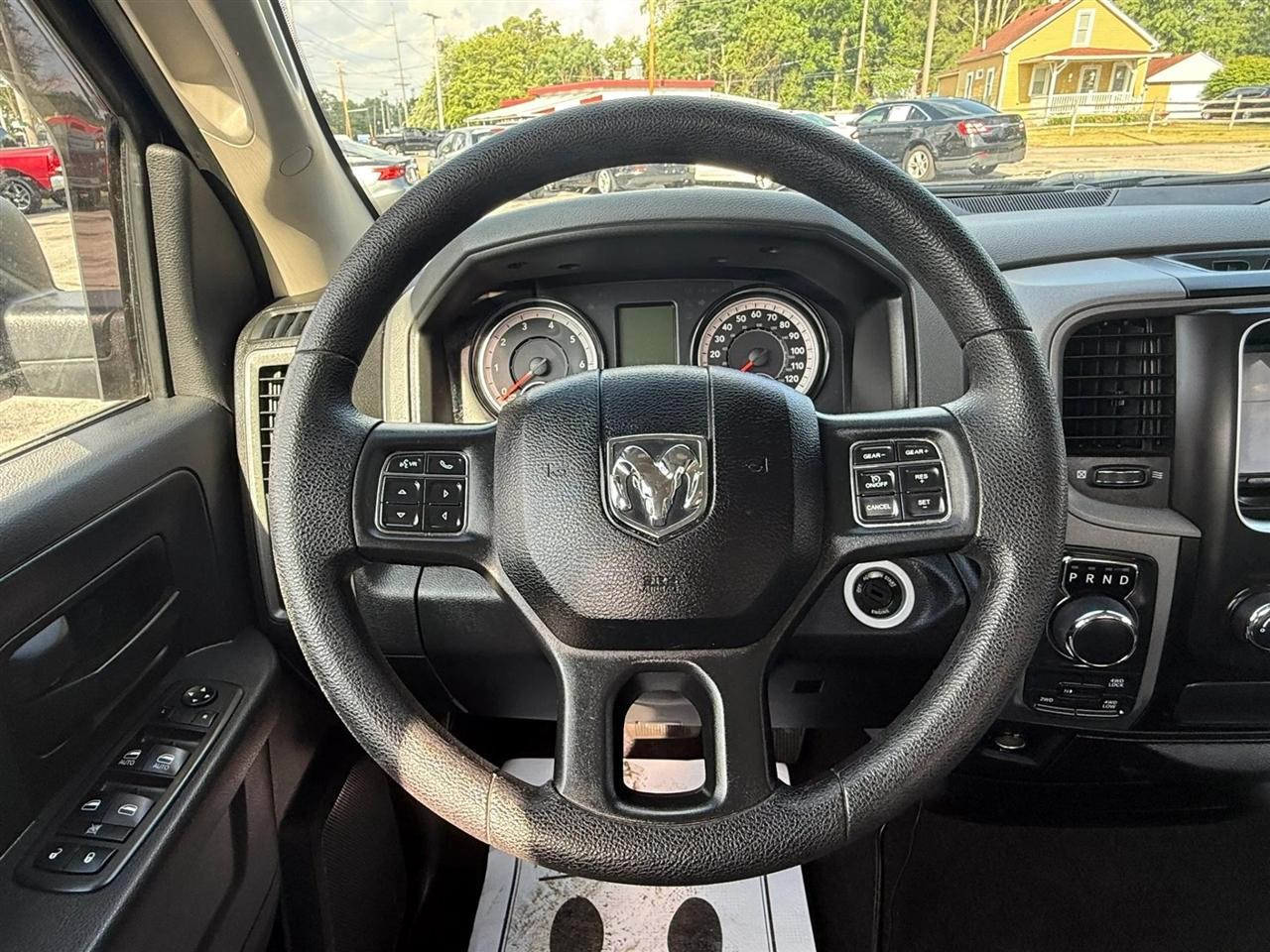 RAM 1500 Tradesman Quad Cab 4WD 2017