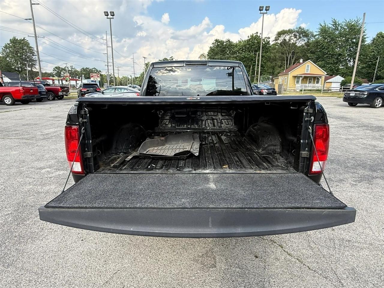 RAM 1500 Tradesman Quad Cab 4WD 2017