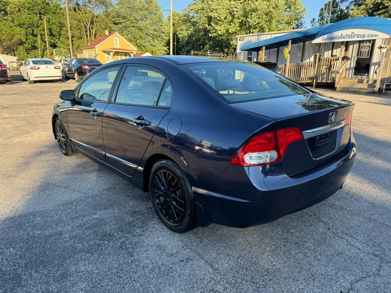 Honda Civic LX Sedan 5-Speed AT 2009