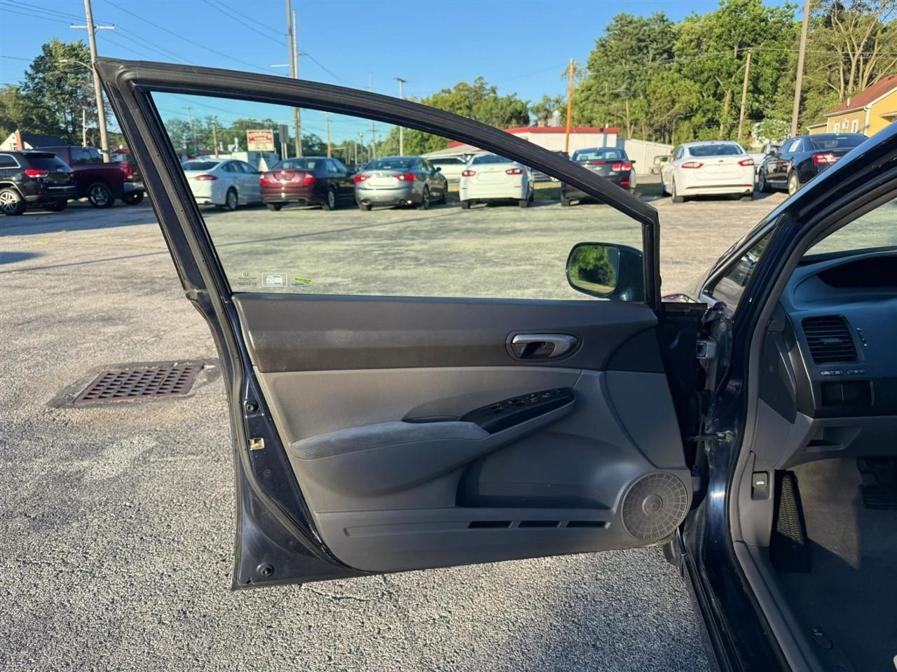 Honda Civic LX Sedan 5-Speed AT 2009