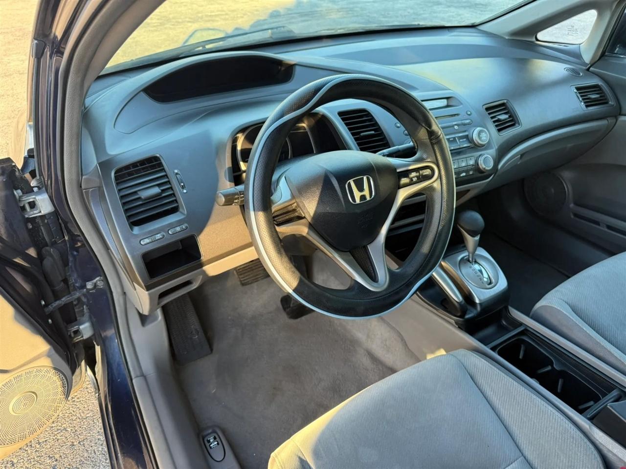Honda Civic LX Sedan 5-Speed AT 2009