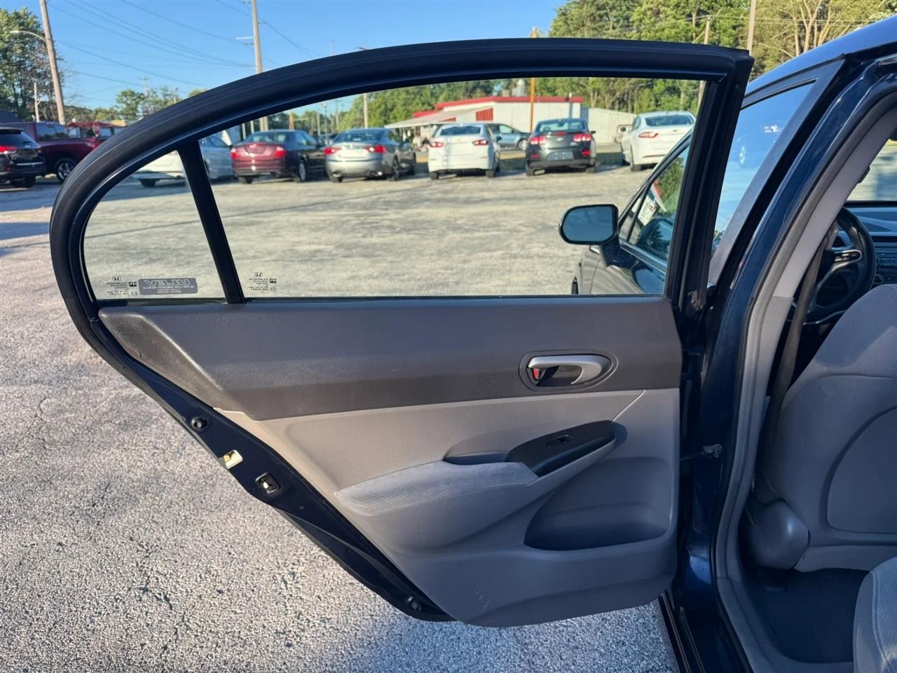 Honda Civic LX Sedan 5-Speed AT 2009