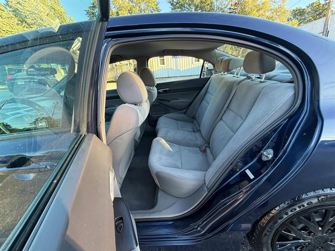 Honda Civic LX Sedan 5-Speed AT 2009
