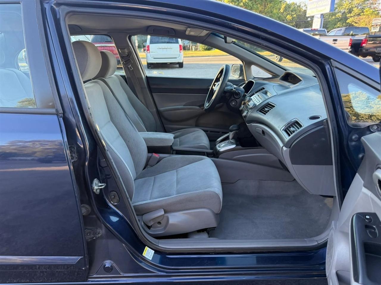 Honda Civic LX Sedan 5-Speed AT 2009