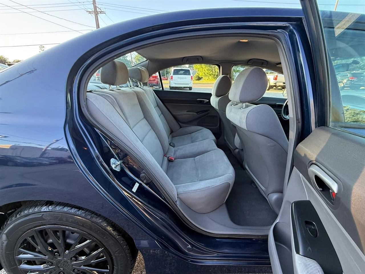 Honda Civic LX Sedan 5-Speed AT 2009