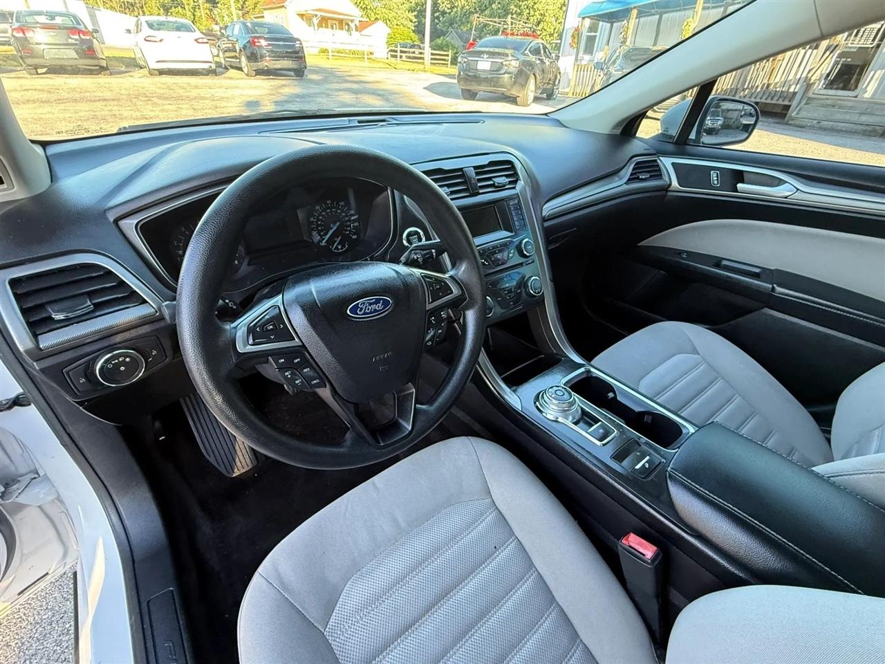 Ford Fusion S 2017