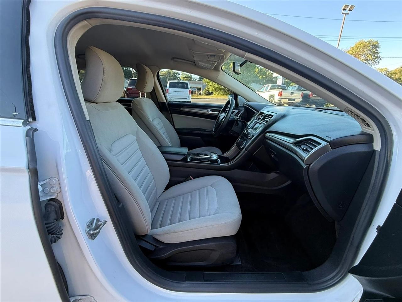 Ford Fusion S 2017