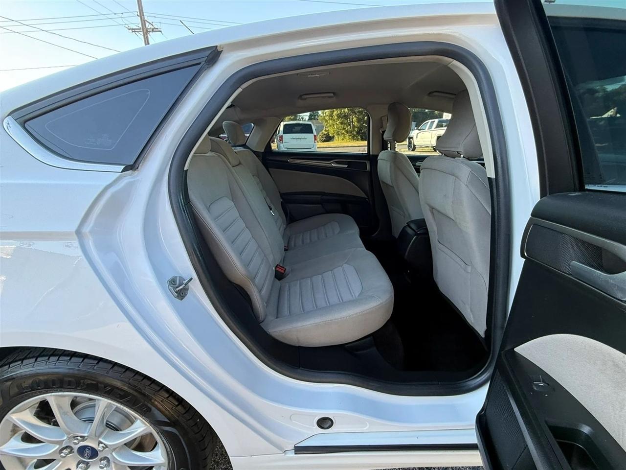 Ford Fusion S 2017
