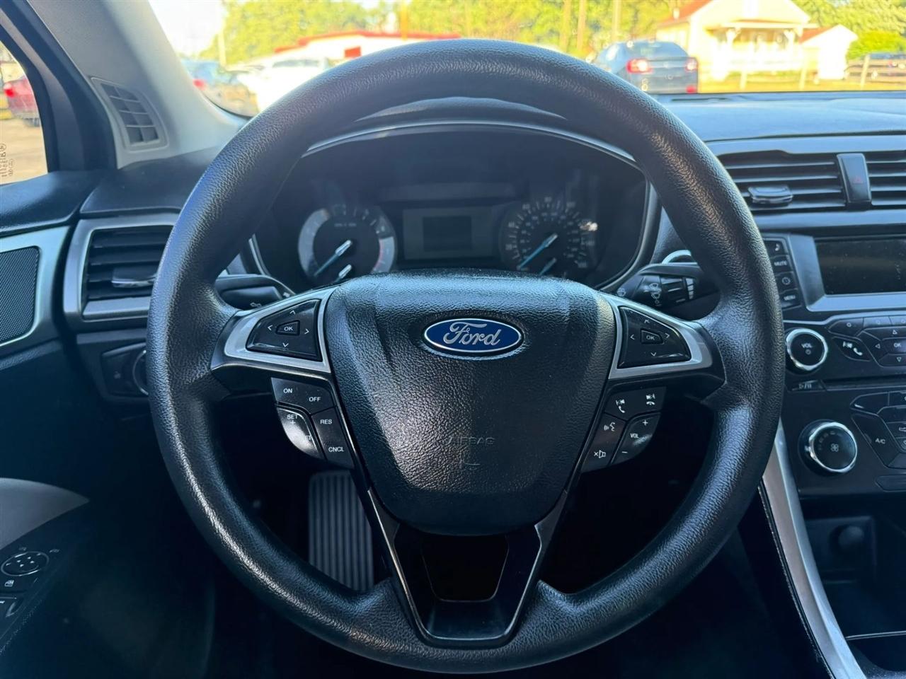 Ford Fusion S 2017