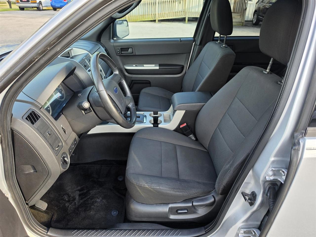 Ford Escape XLT FWD 2012