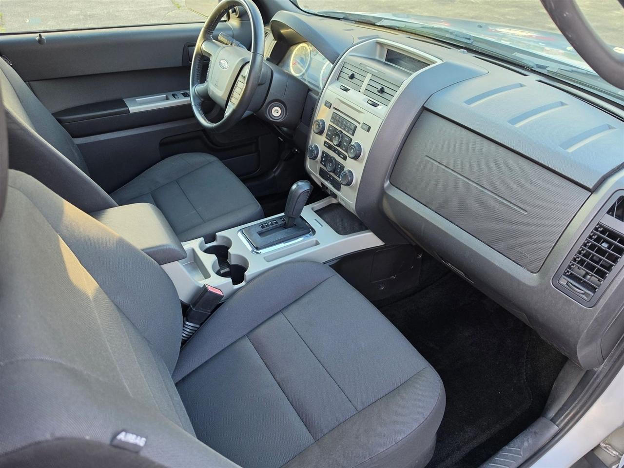 Ford Escape XLT FWD 2012