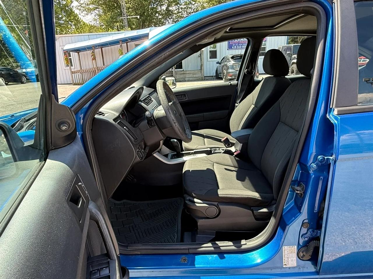 Ford Focus SE Sedan 2010