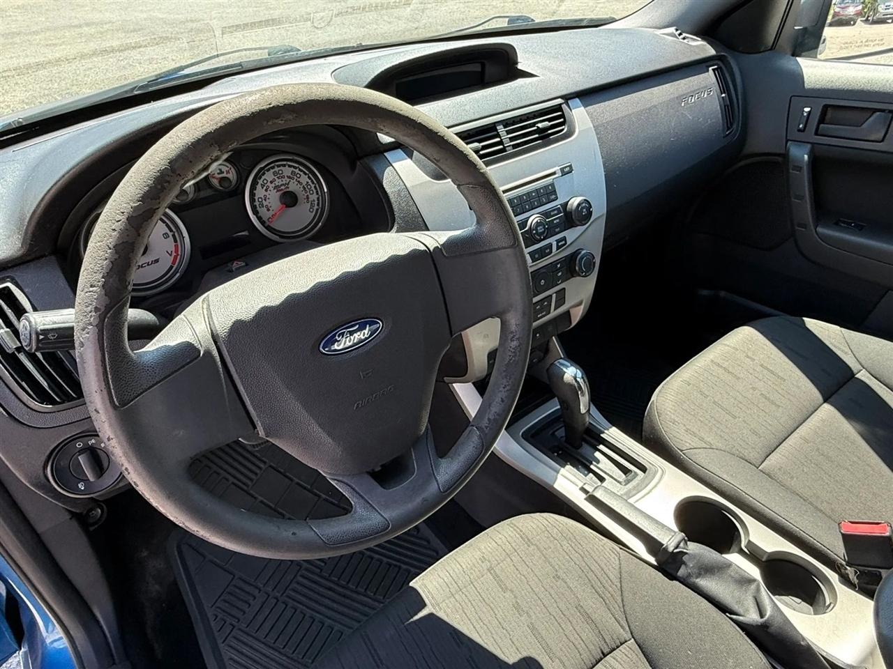 Ford Focus SE Sedan 2010