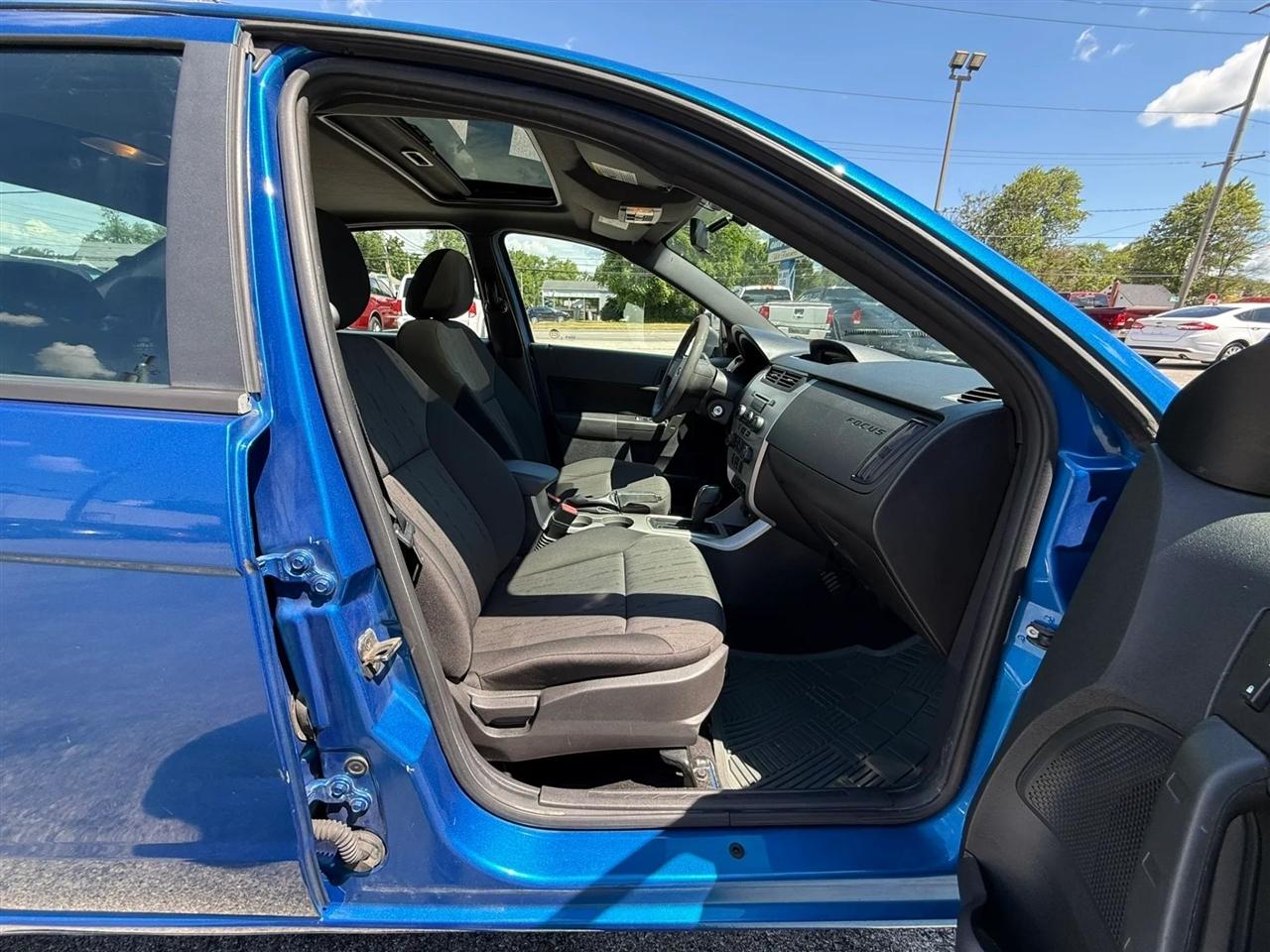 Ford Focus SE Sedan 2010