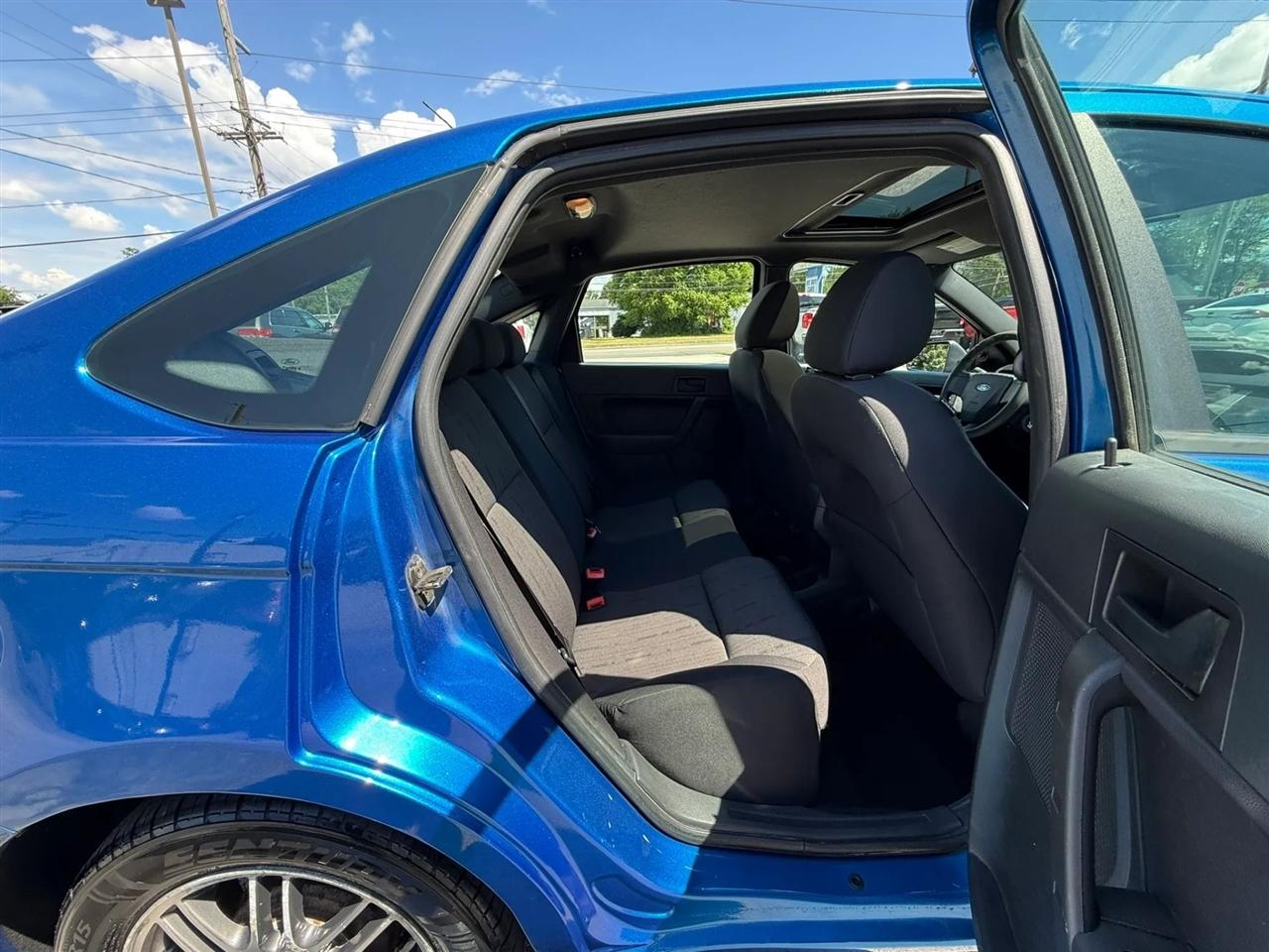 Ford Focus SE Sedan 2010