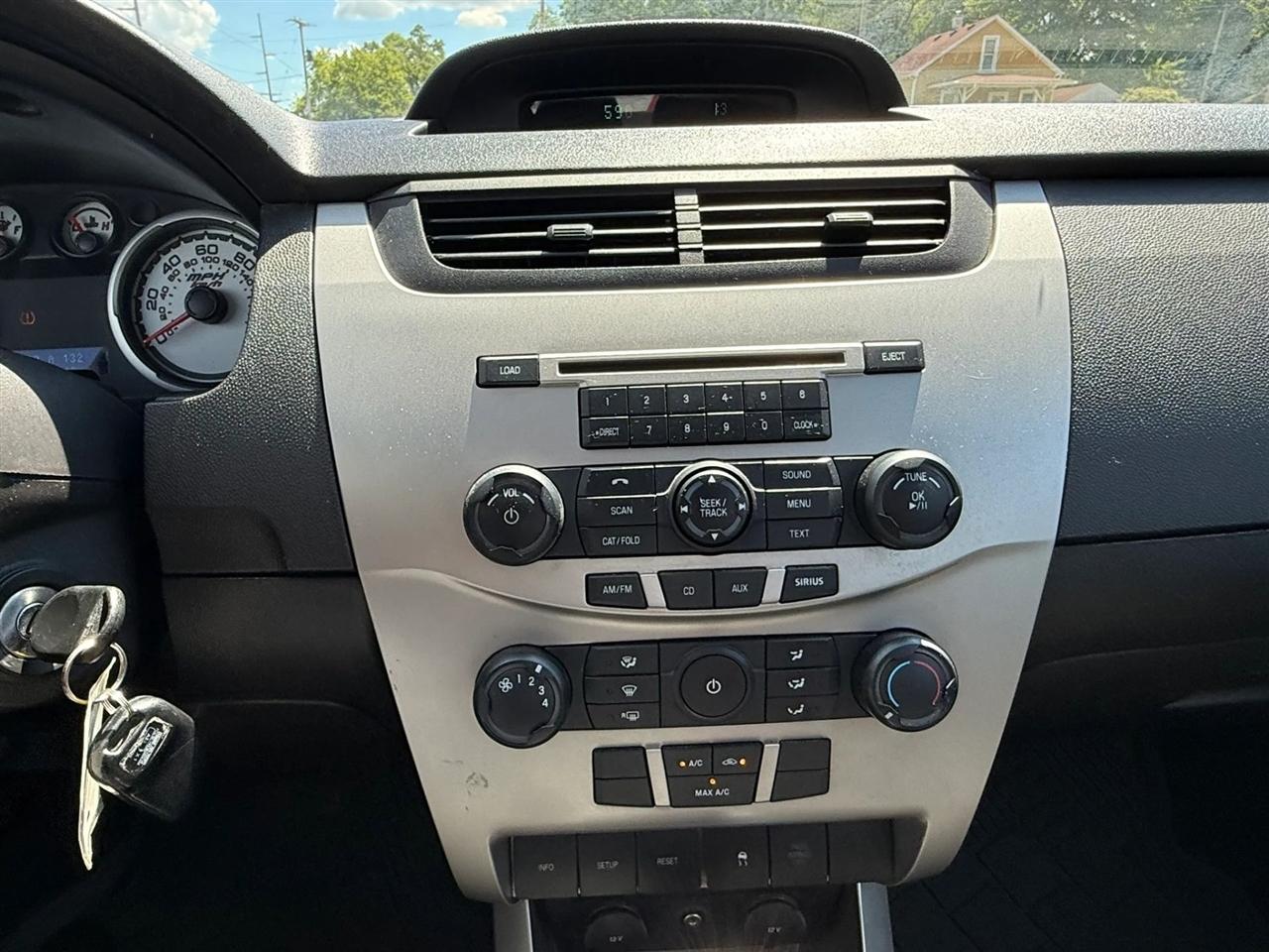 Ford Focus SE Sedan 2010
