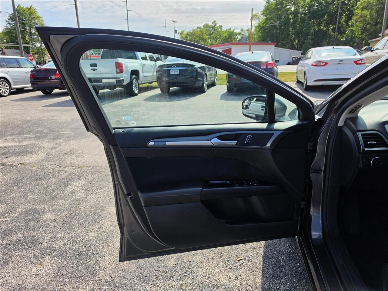 Ford Fusion SE 2015