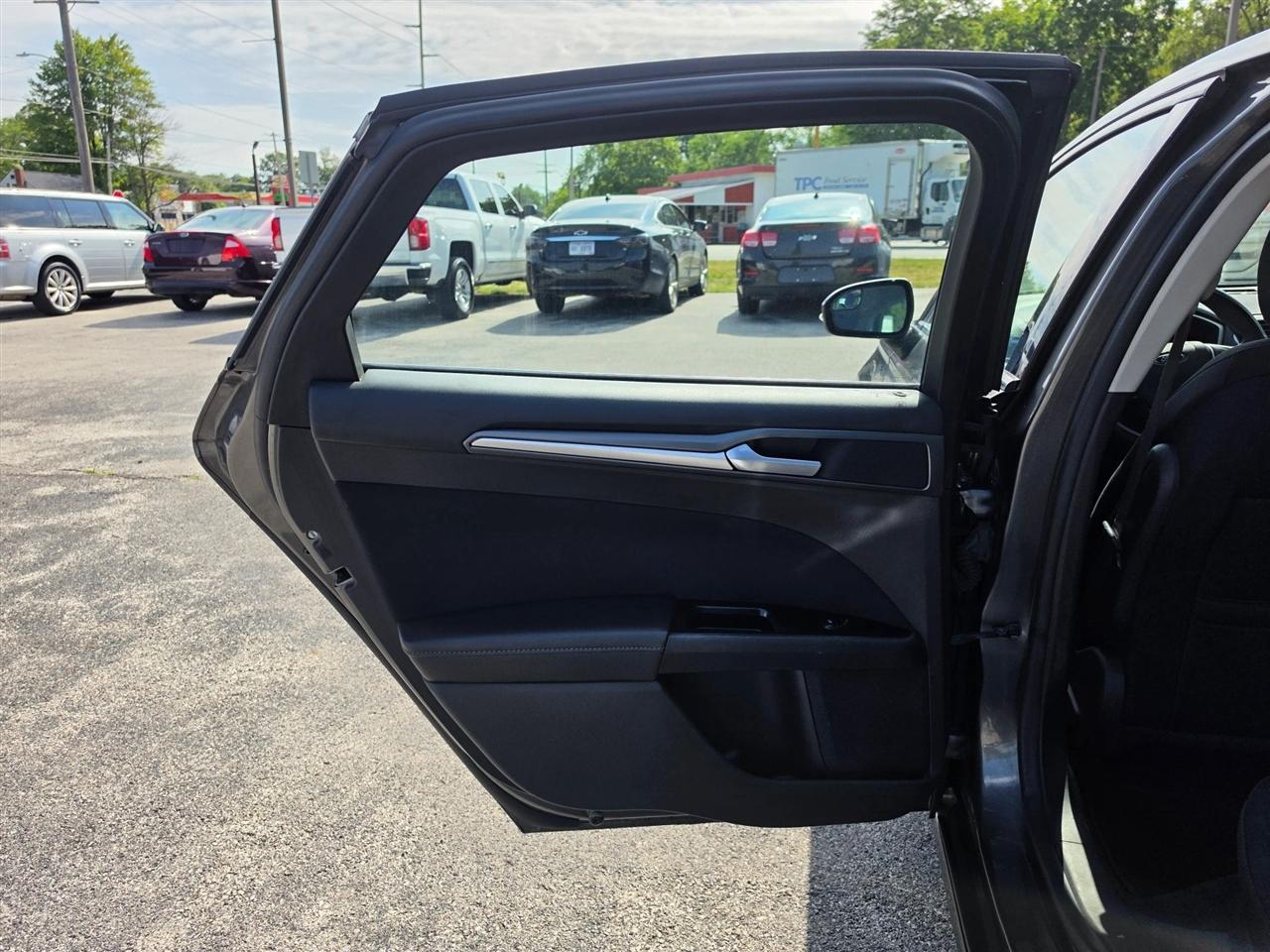 Ford Fusion SE 2015