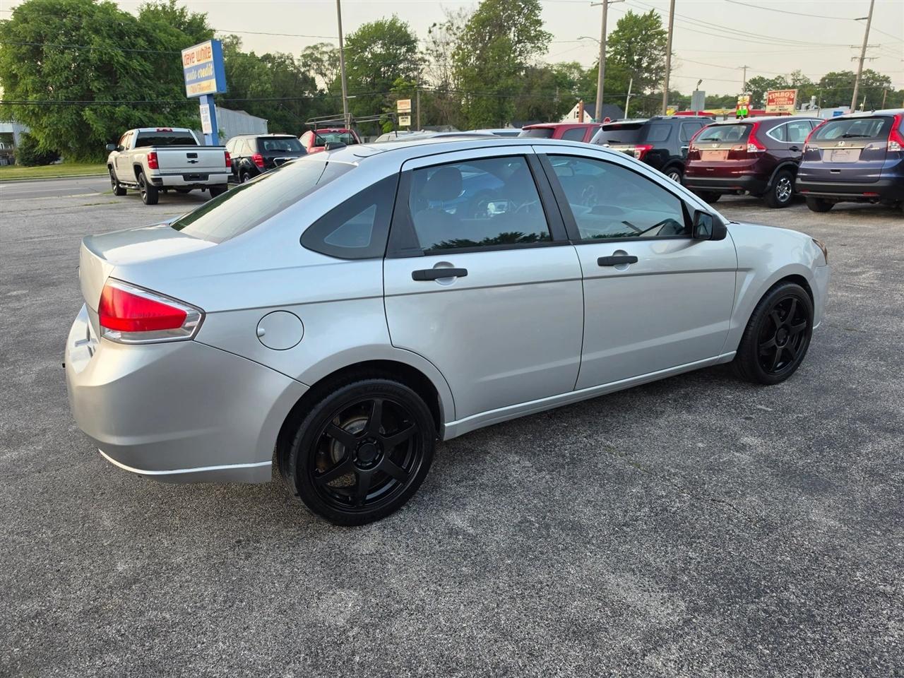 Ford Focus SE Sedan 2010