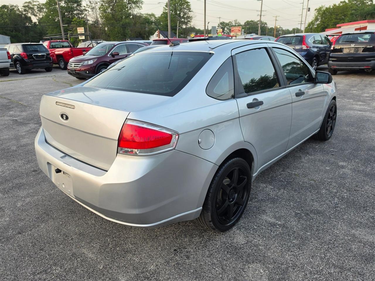 Ford Focus SE Sedan 2010