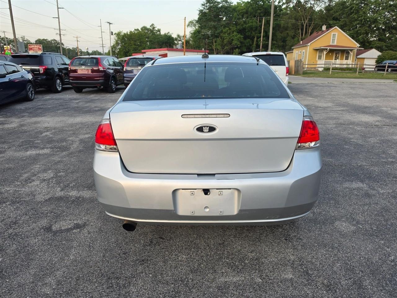 Ford Focus SE Sedan 2010