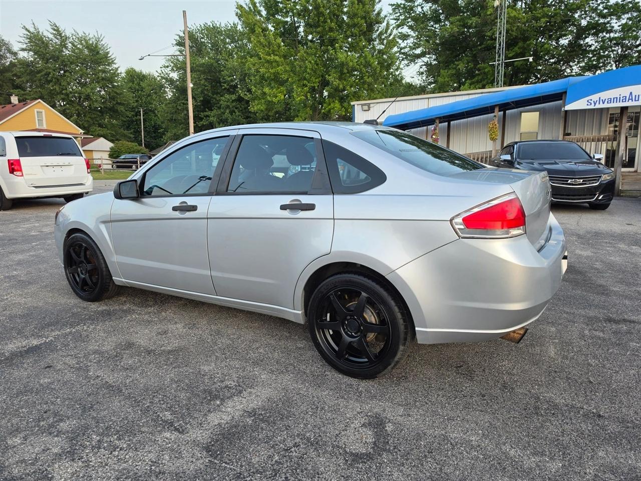 Ford Focus SE Sedan 2010