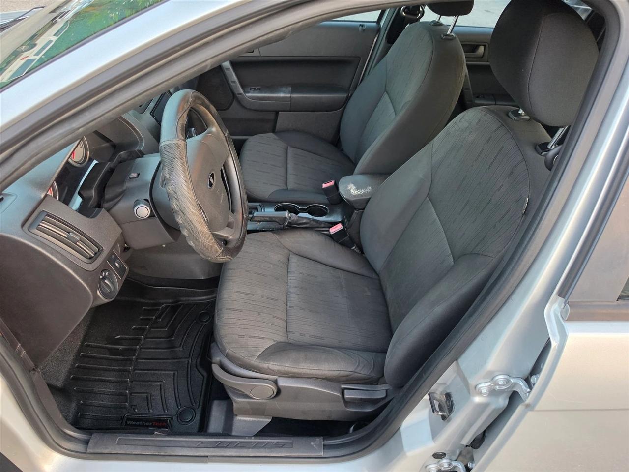 Ford Focus SE Sedan 2010