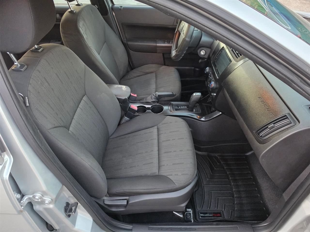 Ford Focus SE Sedan 2010