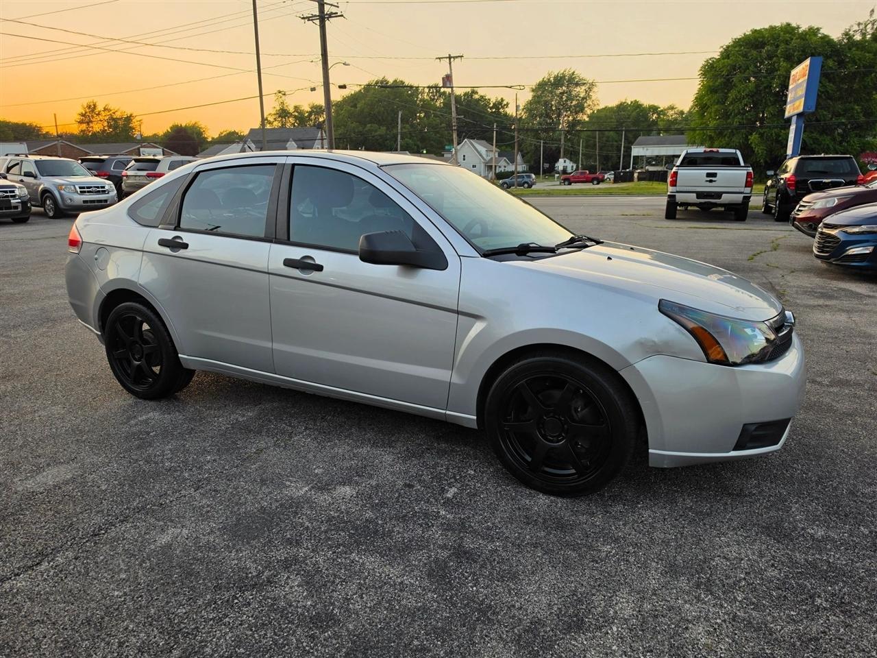 Ford Focus SE Sedan 2010