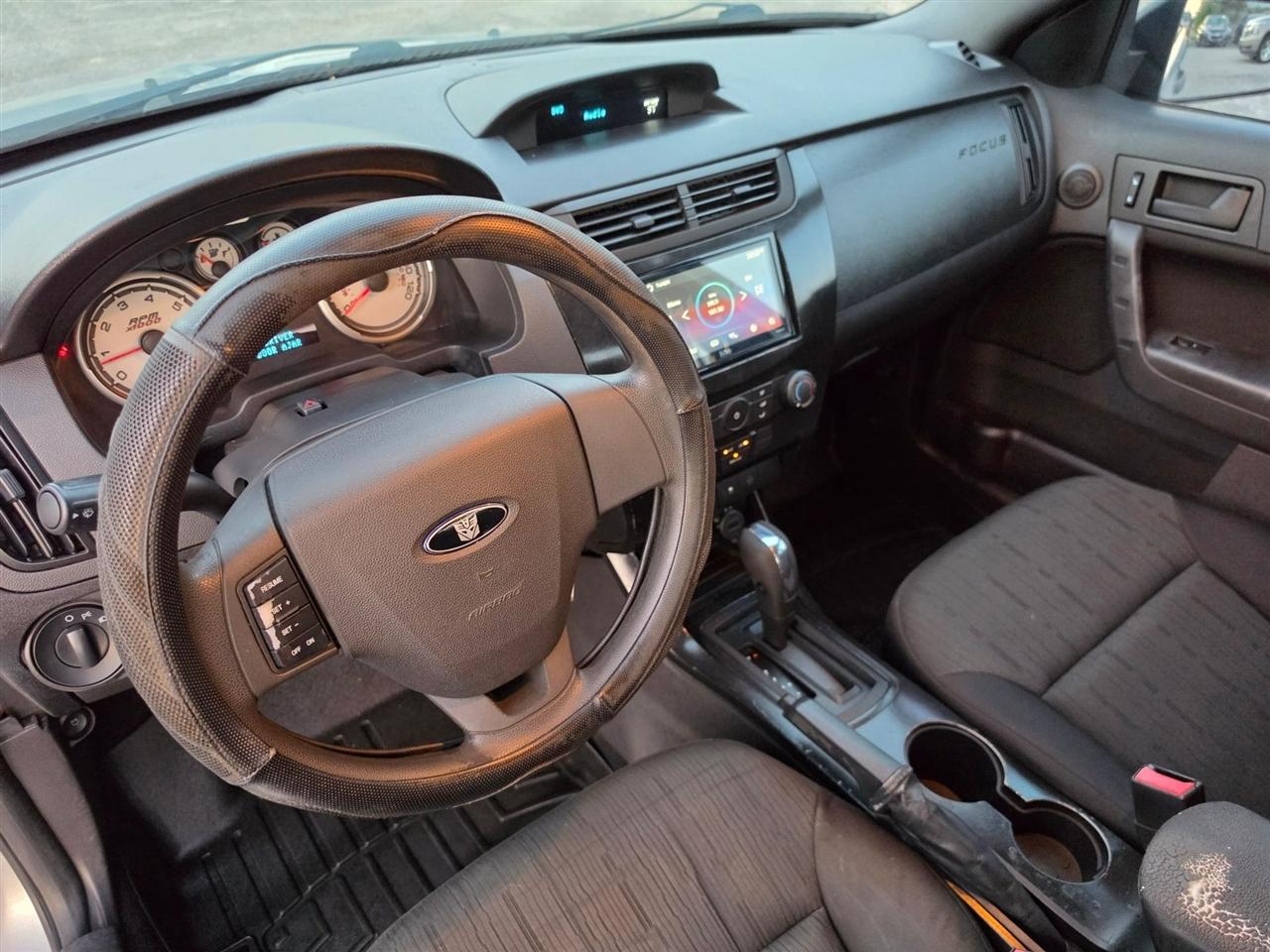 Ford Focus SE Sedan 2010