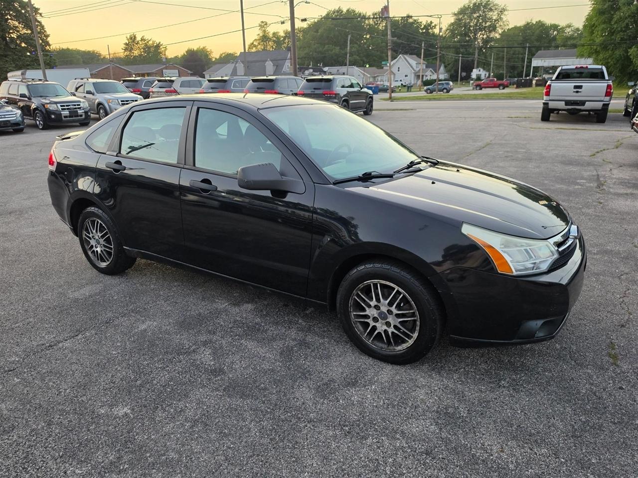 Ford Focus SE Sedan 2010