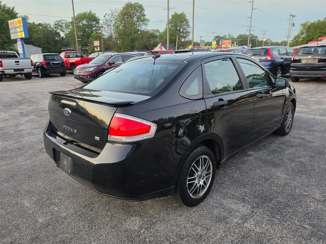 Ford Focus SE Sedan 2010