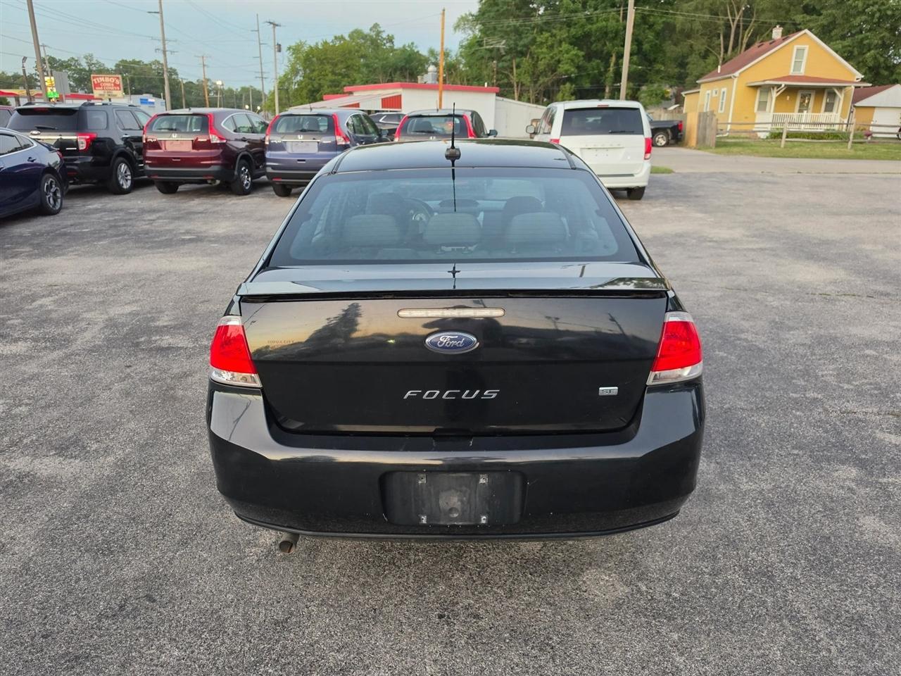 Ford Focus SE Sedan 2010
