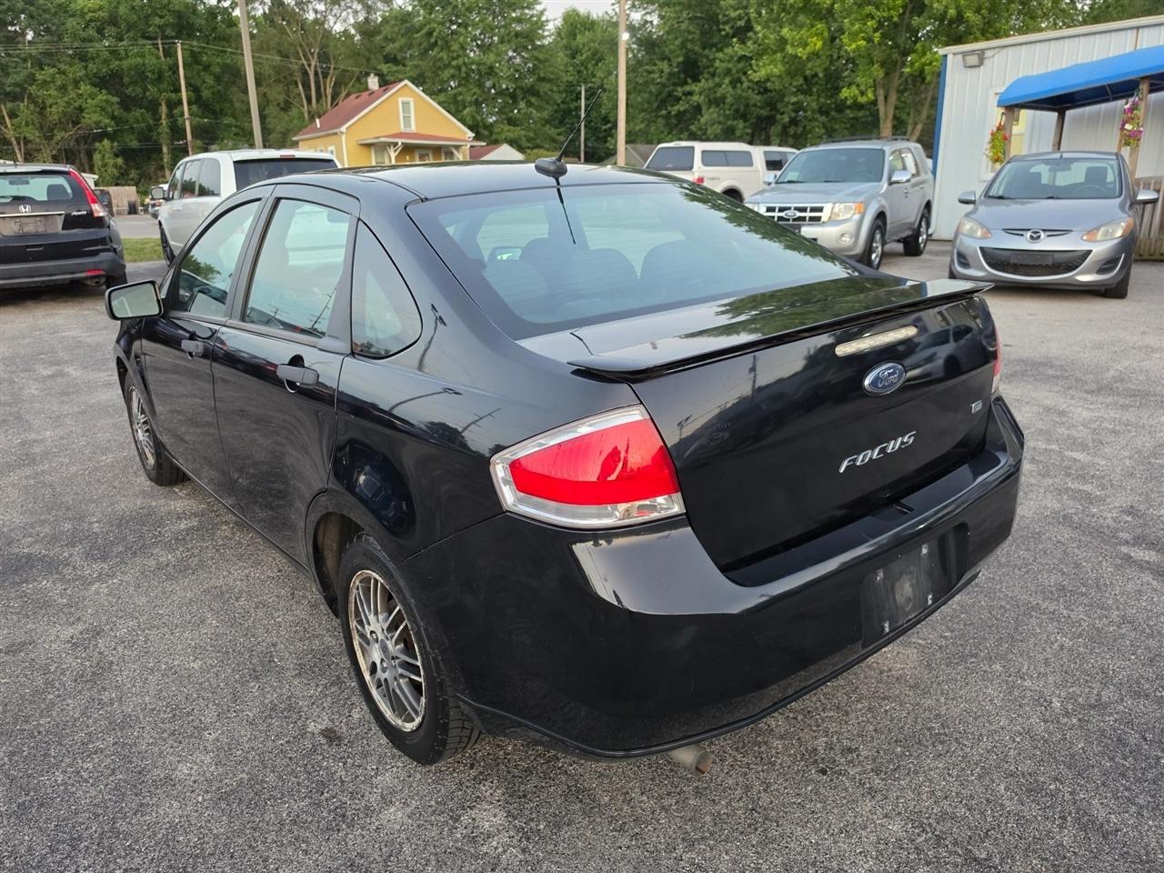 Ford Focus SE Sedan 2010