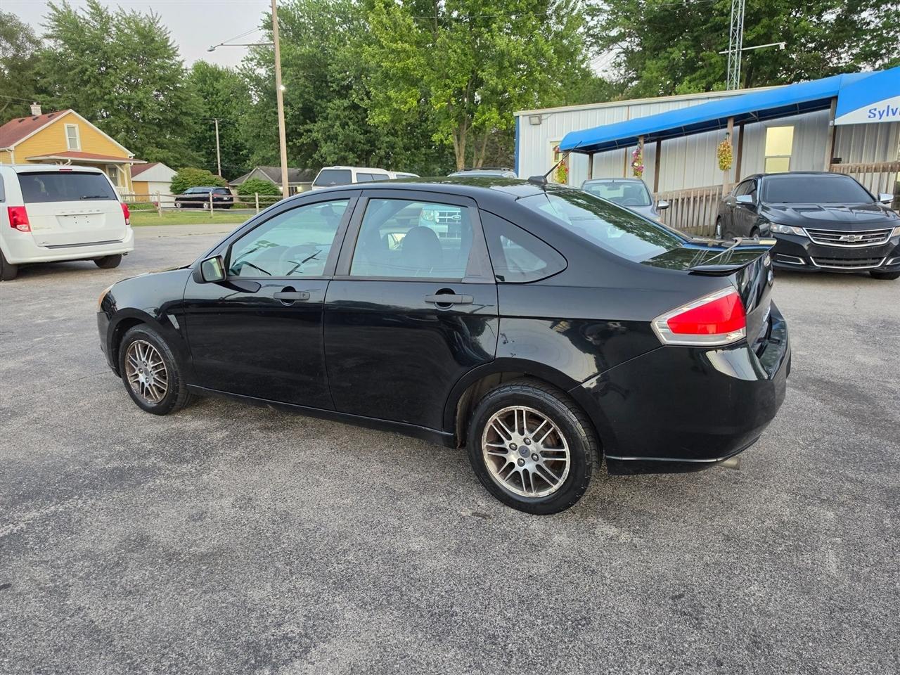 Ford Focus SE Sedan 2010