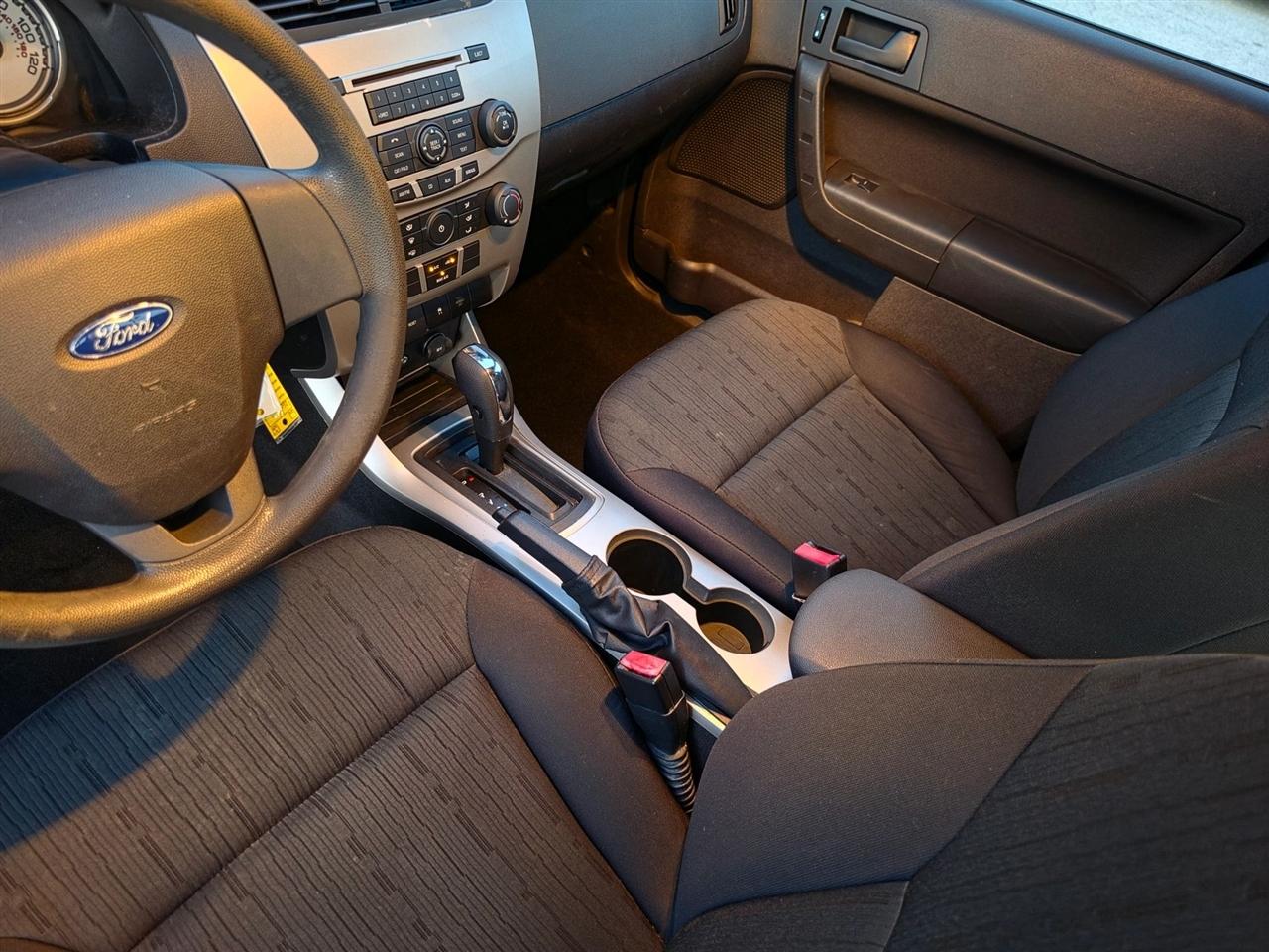 Ford Focus SE Sedan 2010