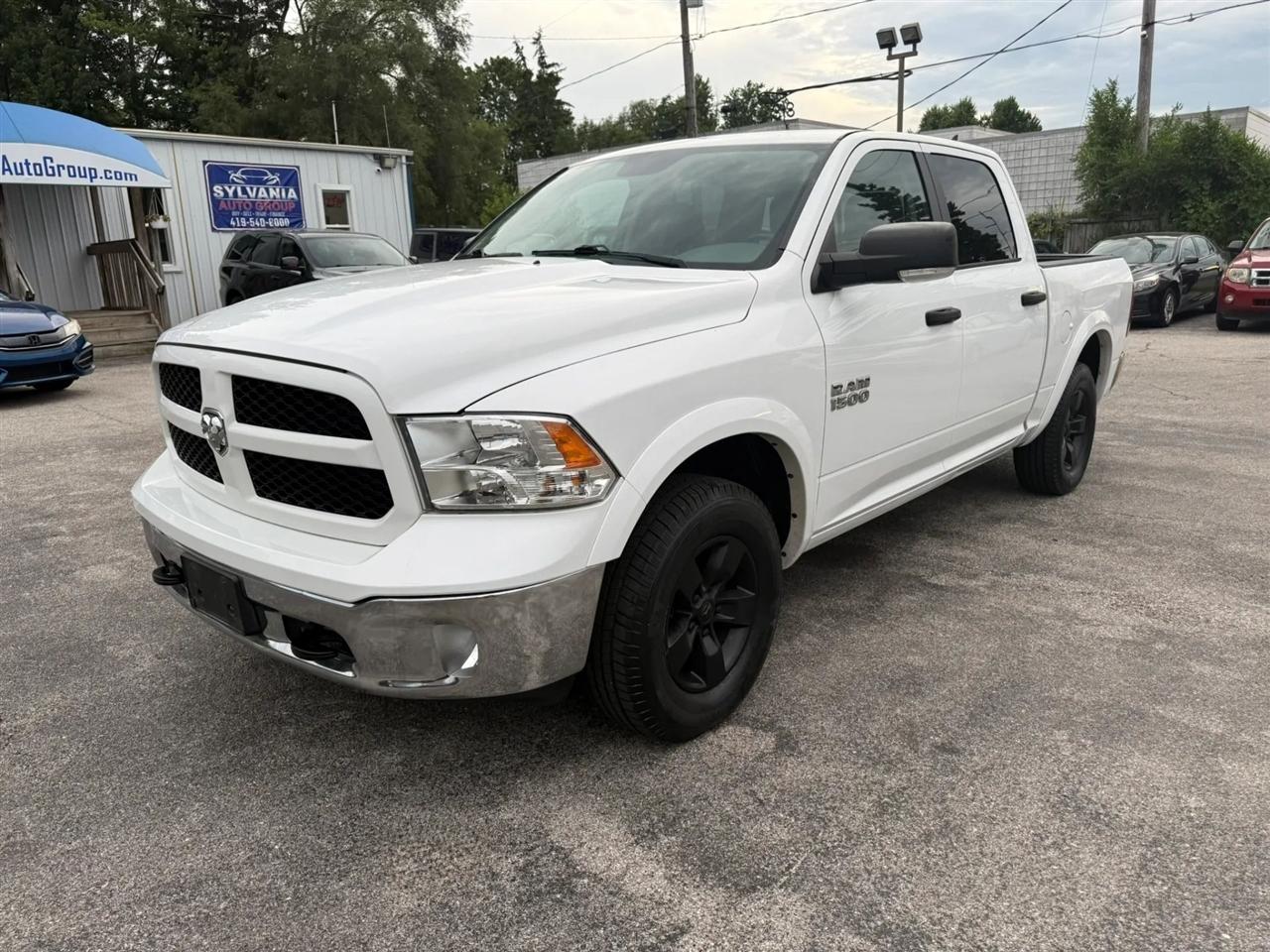 RAM 1500 SLT Crew Cab SWB 4WD 2016