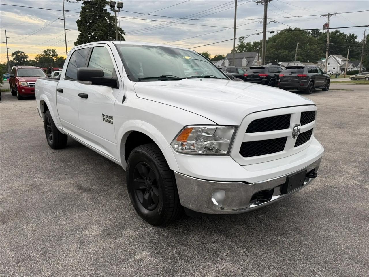 RAM 1500 SLT Crew Cab SWB 4WD 2016
