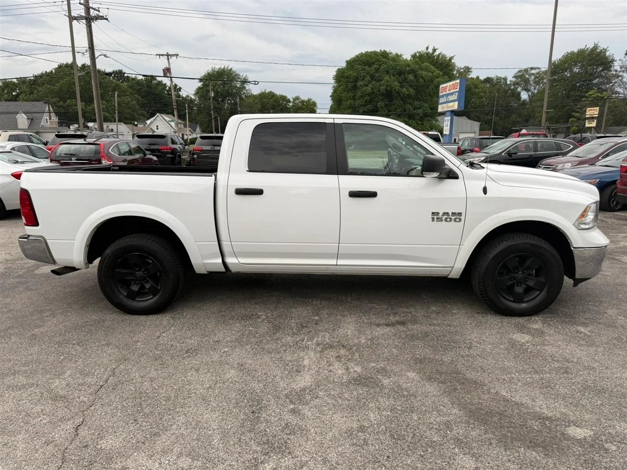 RAM 1500 SLT Crew Cab SWB 4WD 2016