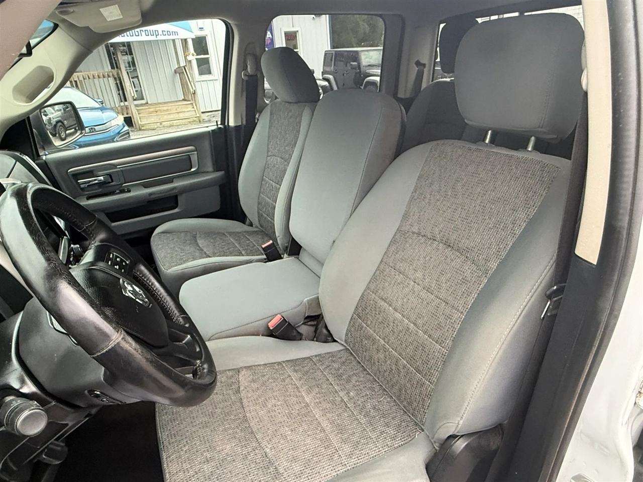 RAM 1500 SLT Crew Cab SWB 4WD 2016