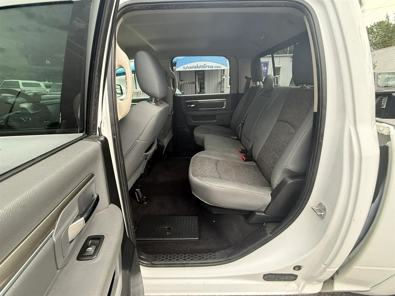 RAM 1500 SLT Crew Cab SWB 4WD 2016