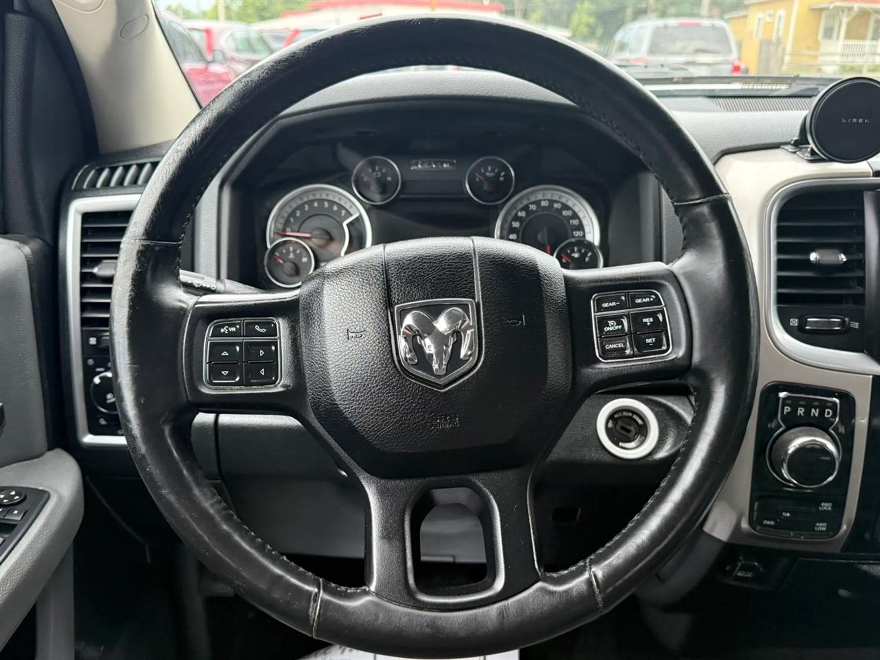 RAM 1500 SLT Crew Cab SWB 4WD 2016