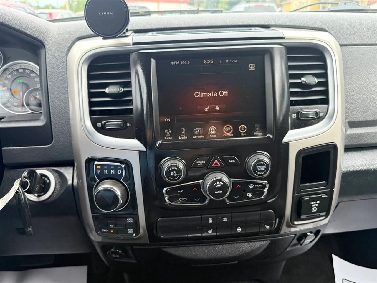 RAM 1500 SLT Crew Cab SWB 4WD 2016