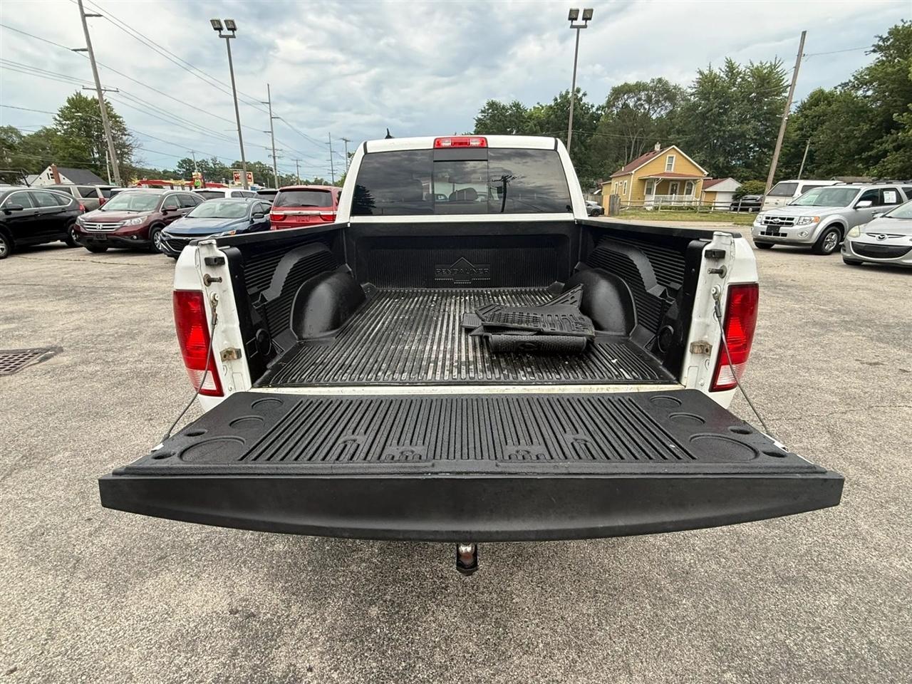 RAM 1500 SLT Crew Cab SWB 4WD 2016