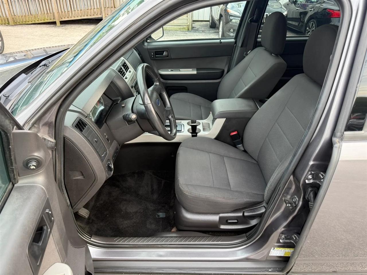 Ford Escape XLT FWD 2010
